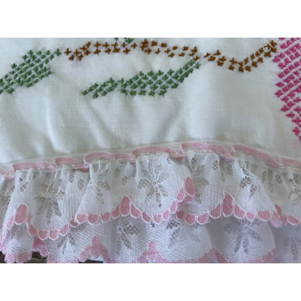 Vintage pair PIllow cases Embroidery Cross Stitch Pink Flowers - Picture 8 of 12